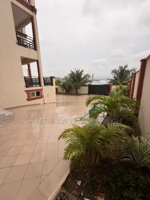 4bdrm Duplex in West Hills Mall Area for sale