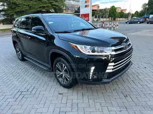 Toyota Highlander LE Plus 2019 Black