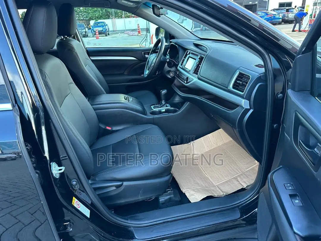 Toyota Highlander LE Plus 2019 Black
