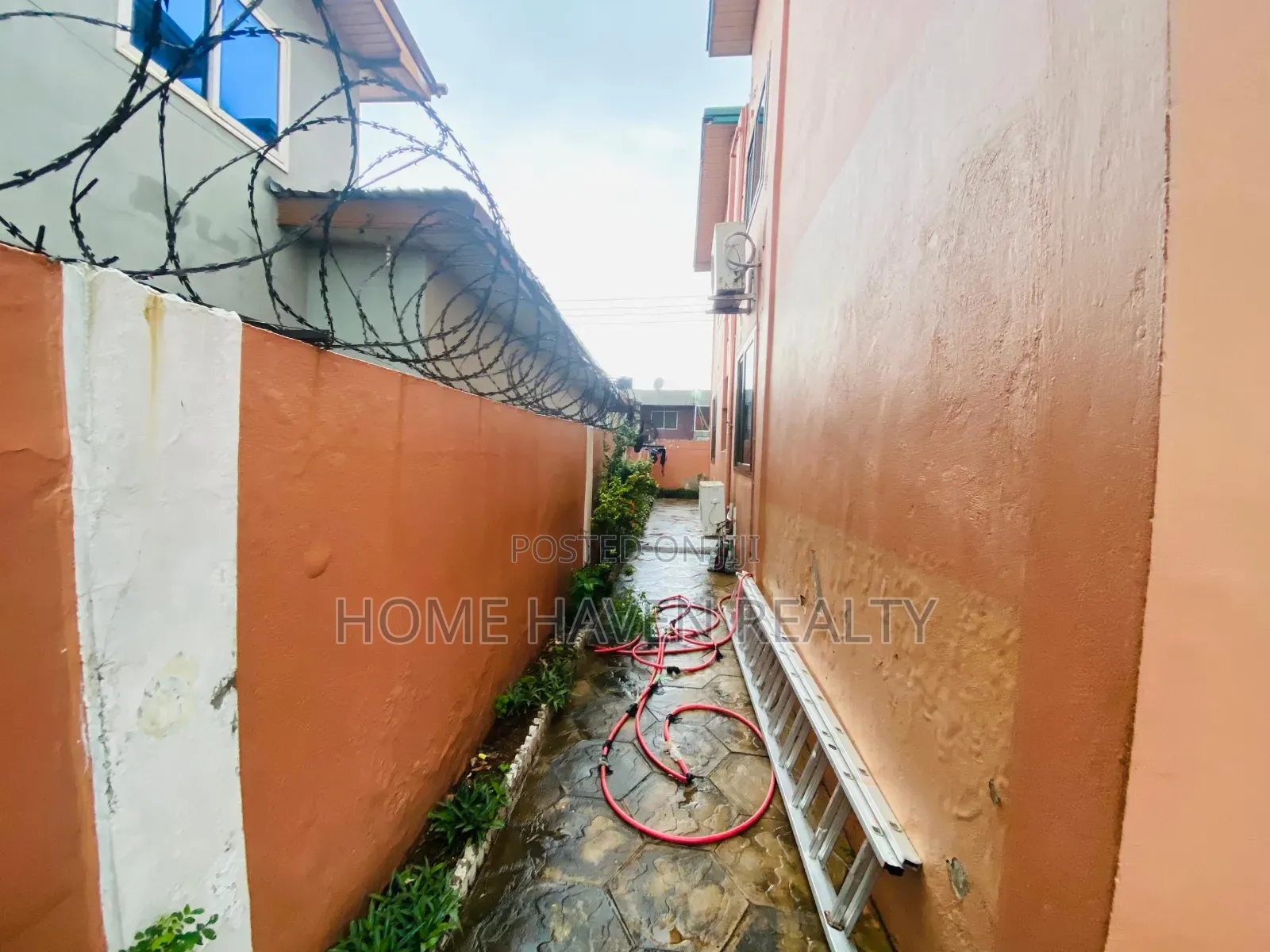 65/80 Old House Land for Sale at Dzorwulu