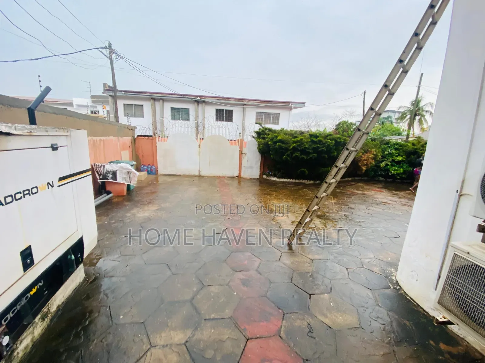 65/80 Old House Land for Sale at Dzorwulu
