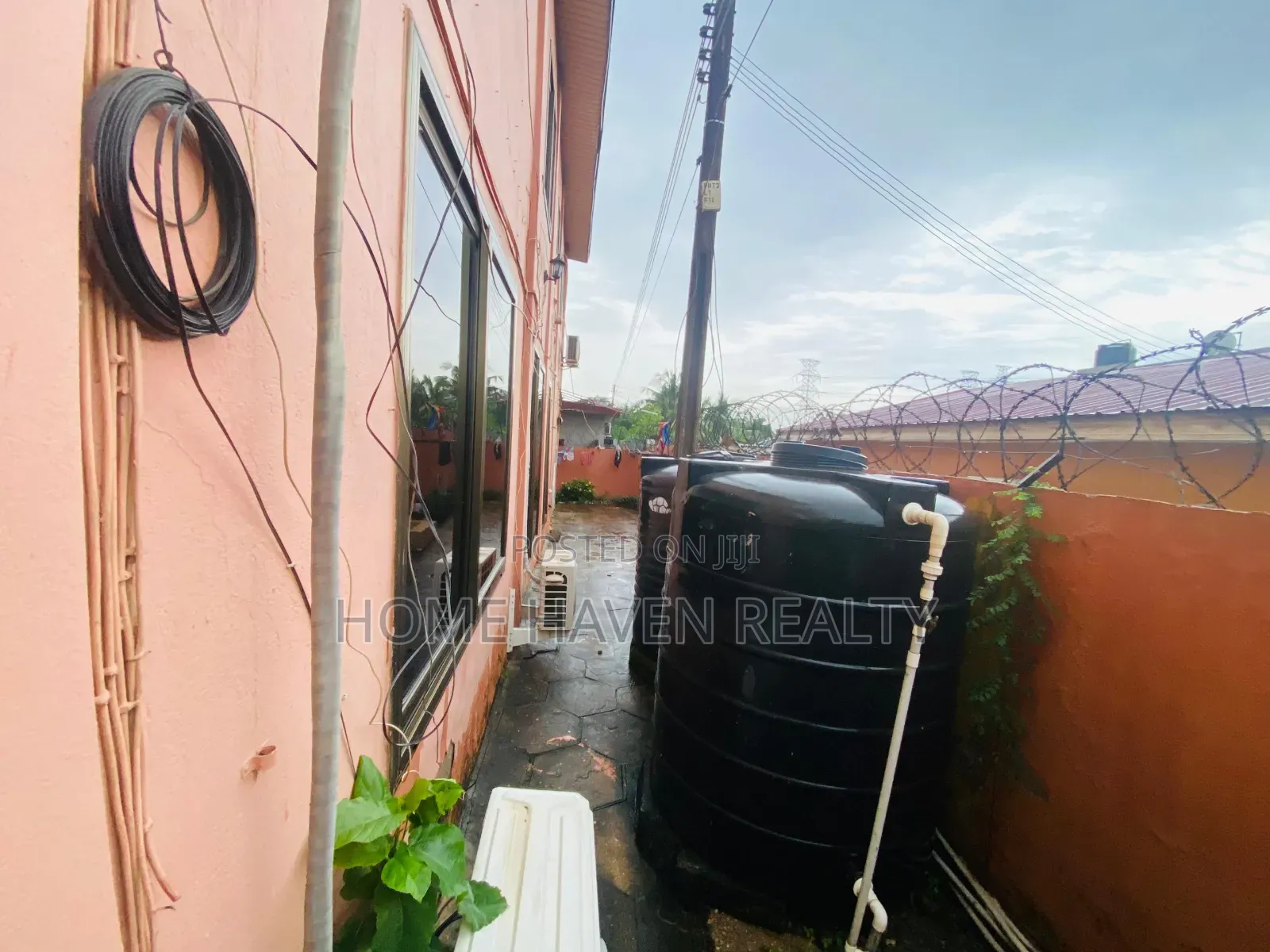 65/80 Old House Land for Sale at Dzorwulu