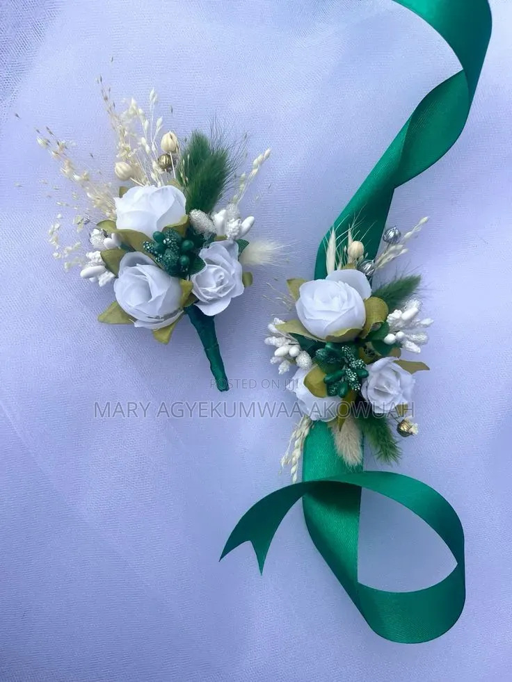 Bridal & Bridesmaids Bouquets & Corsages & Boutonnieres