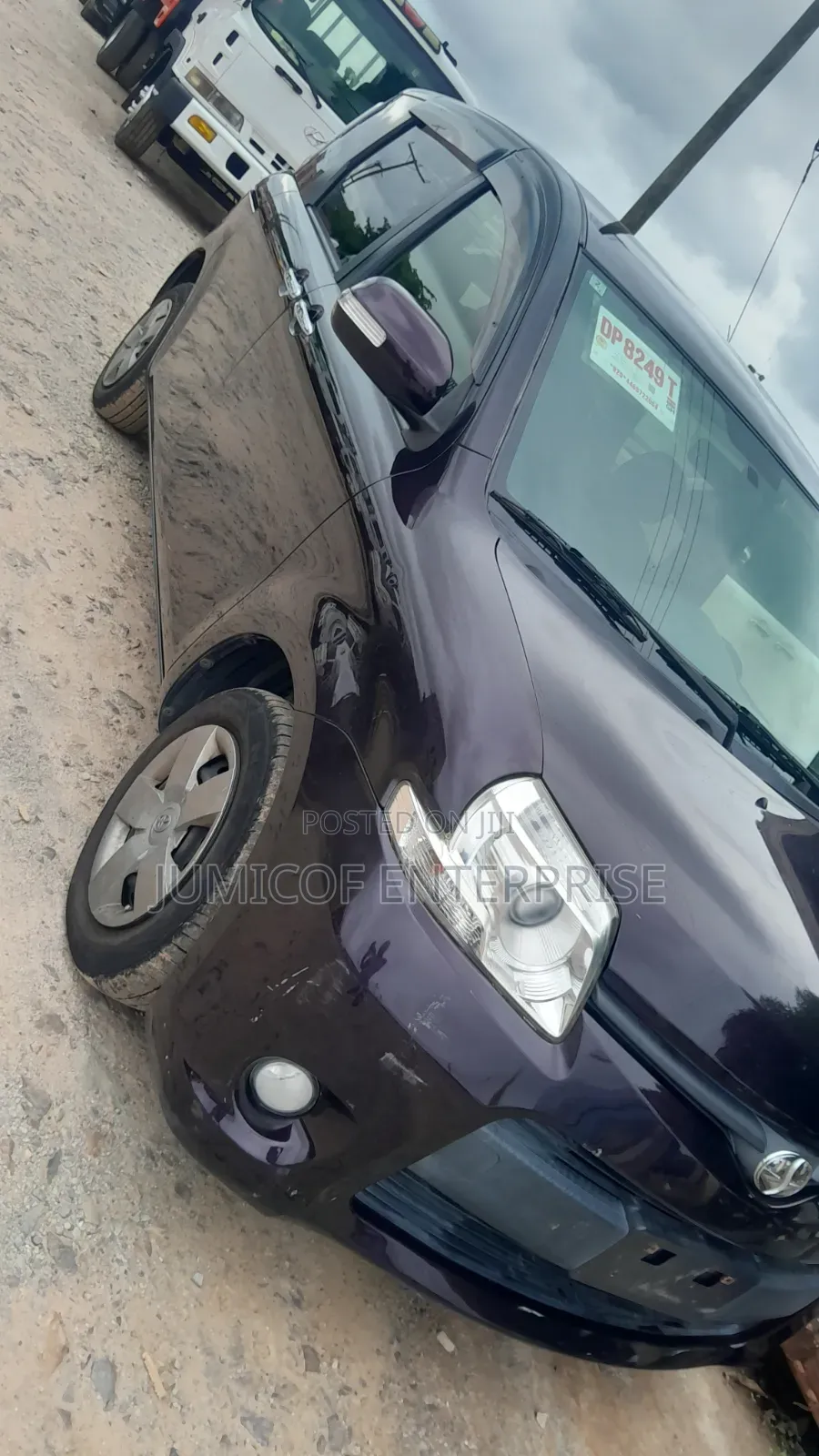 Toyota Sienta 2012