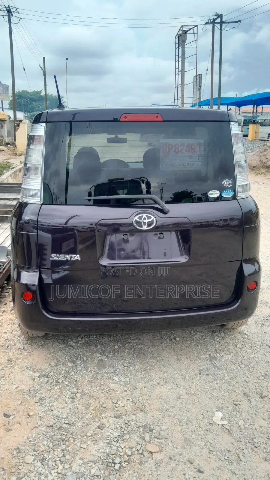 Toyota Sienta 2012