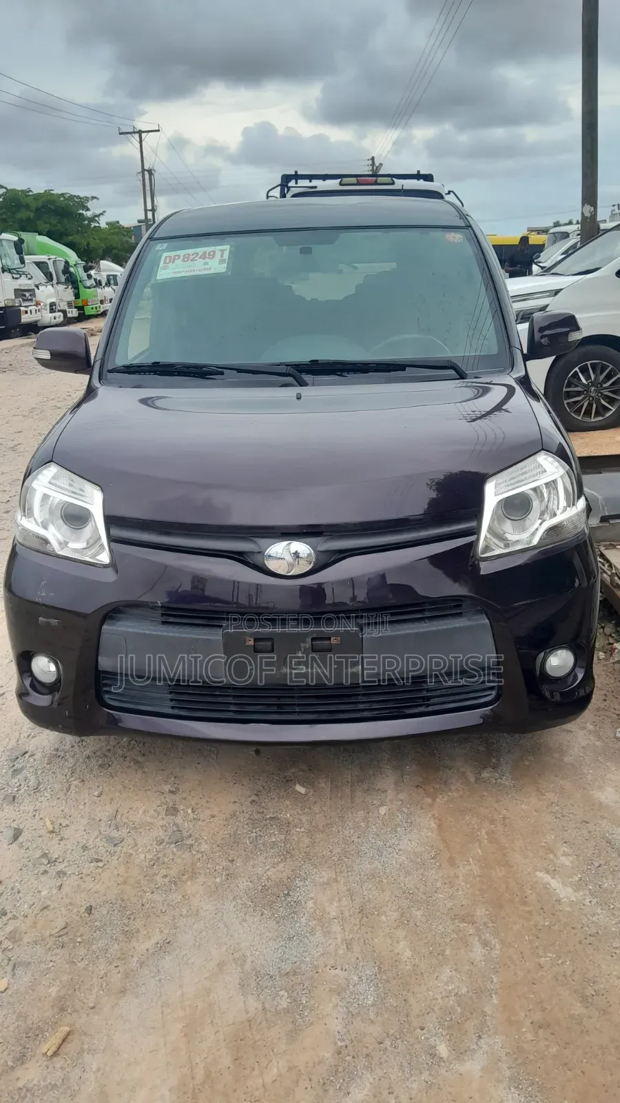 Toyota Sienta 2012