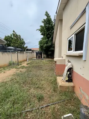 5bdrm House in Regimanuel Gray, Spintex for sale