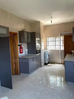 5bdrm House in 5 Bedroom House East, Ability for rent