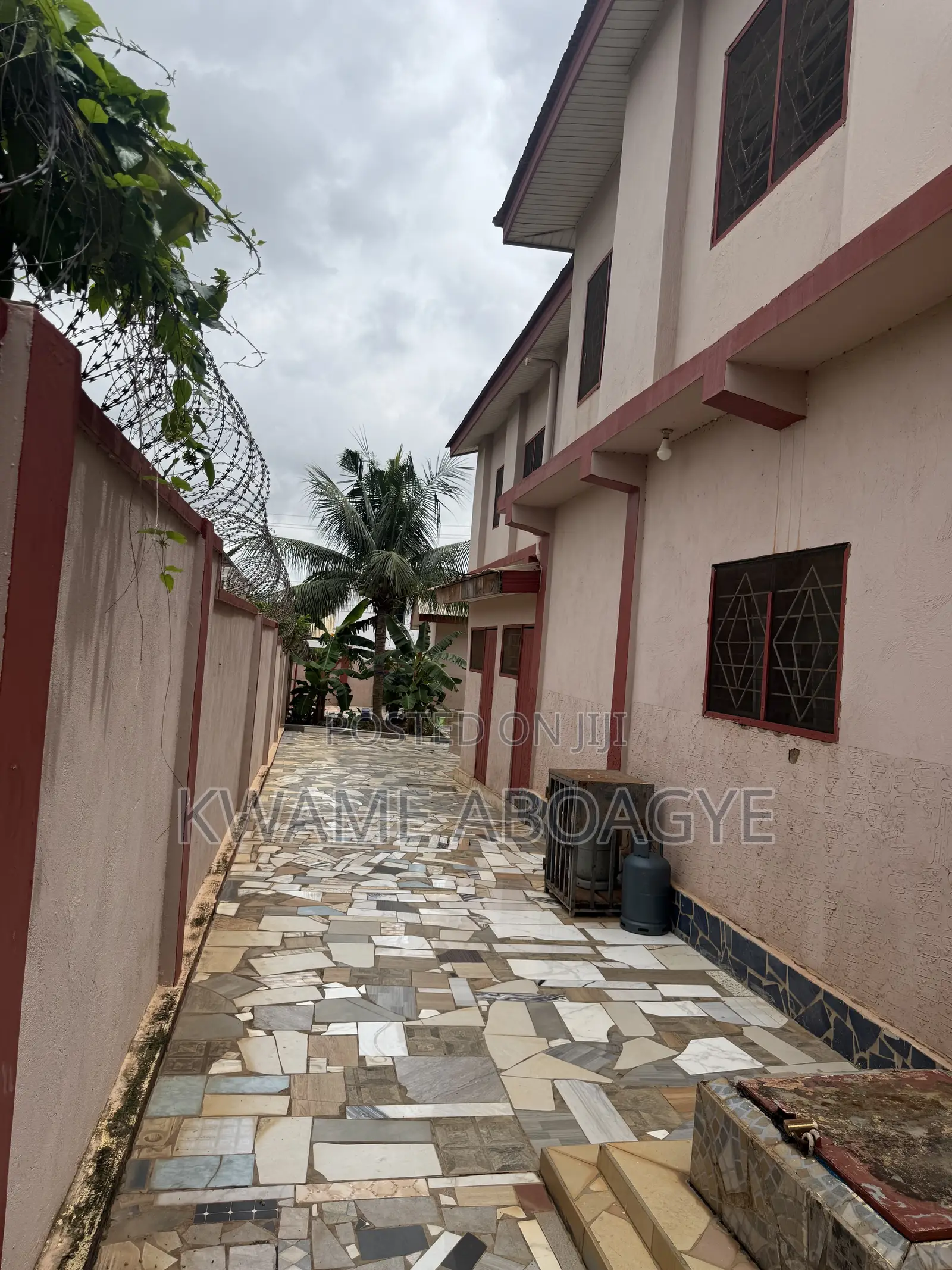 7bdrm House in Hilltop Executive, Kumasi Metropolitan for sale
