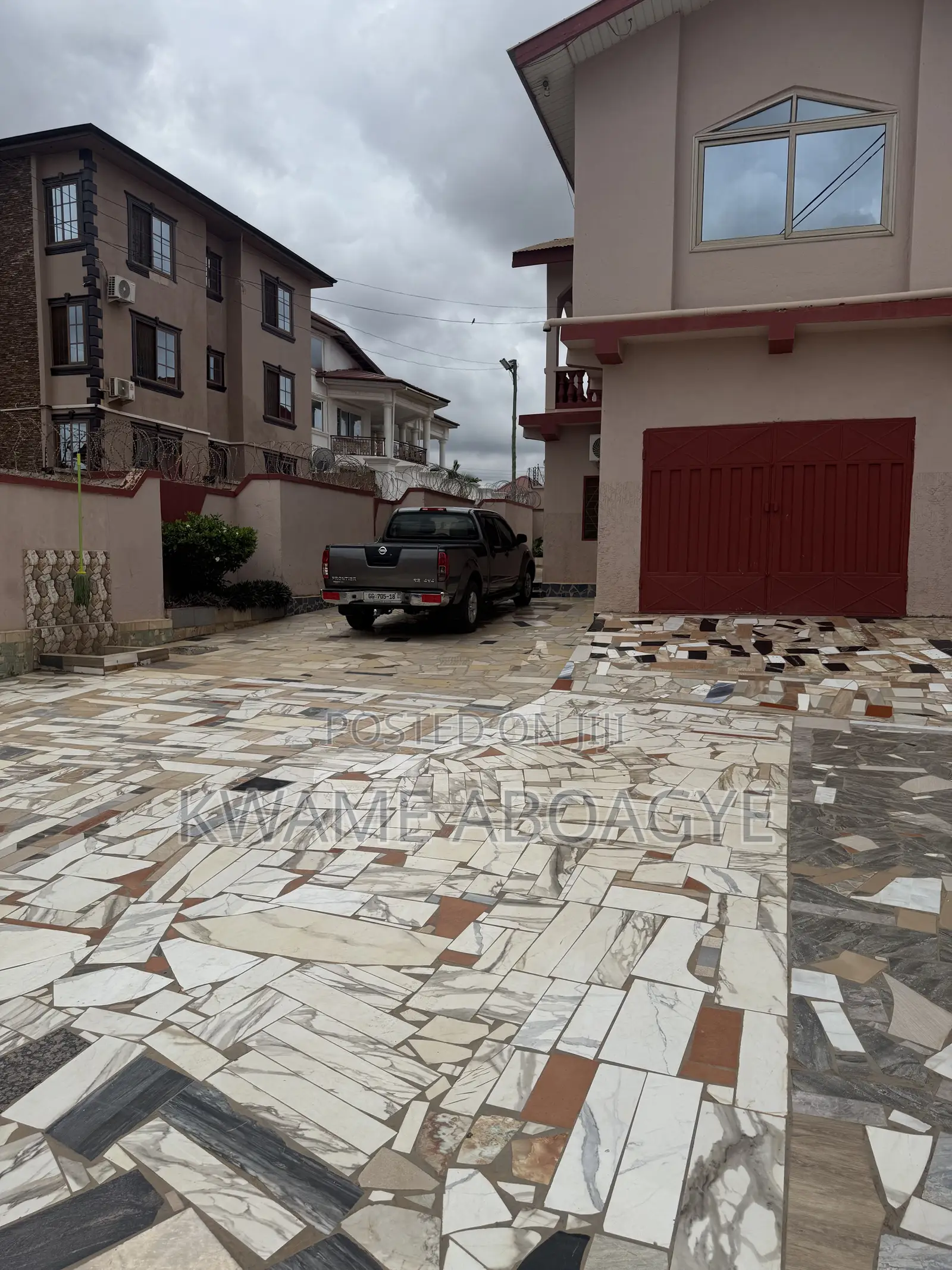 7bdrm House in Hilltop Executive, Kumasi Metropolitan for sale