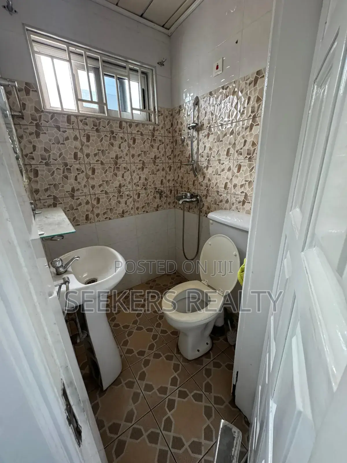 Furnished 3bdrm House in Seekers Realty, Accra Metropolitan for sale