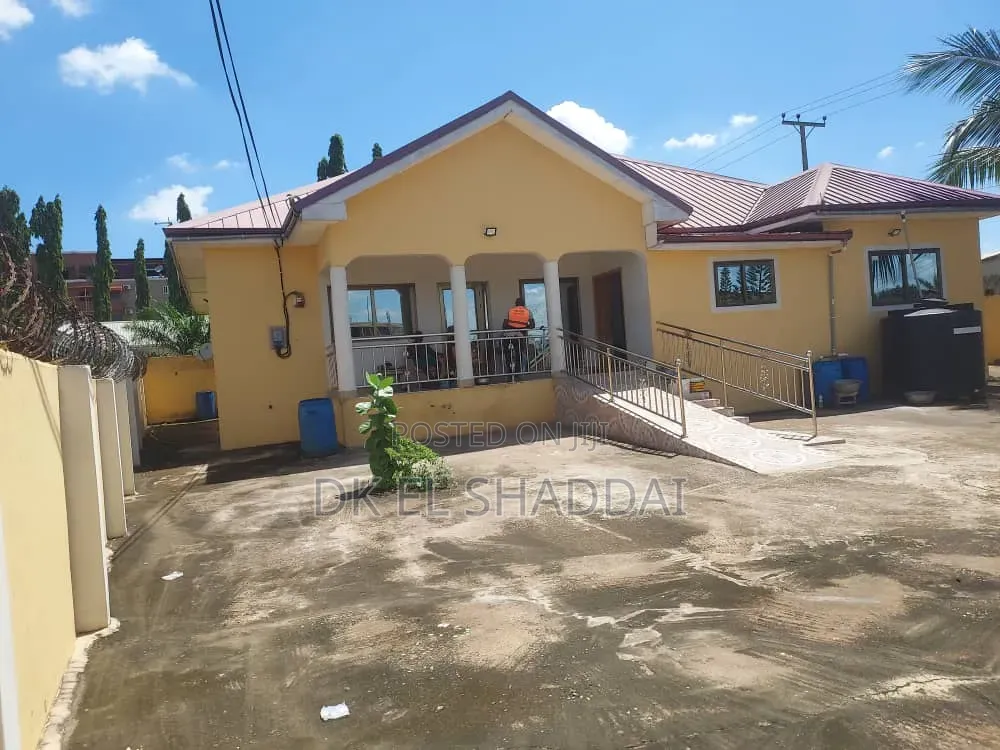 4bdrm House in Pokuase for sale