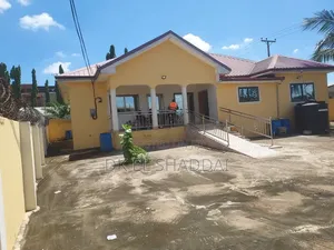 4bdrm House in Pokuase for sale
