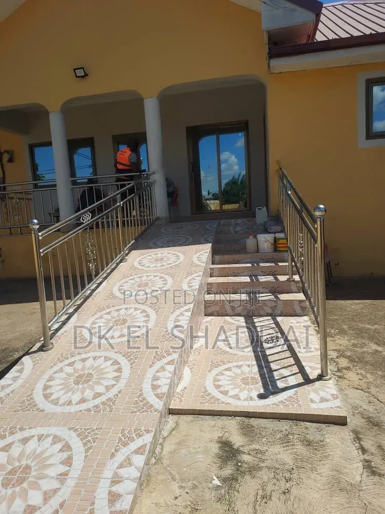 4bdrm House in Pokuase for sale