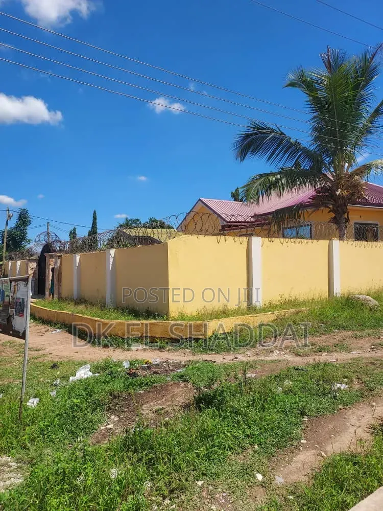 4bdrm House in Pokuase for sale