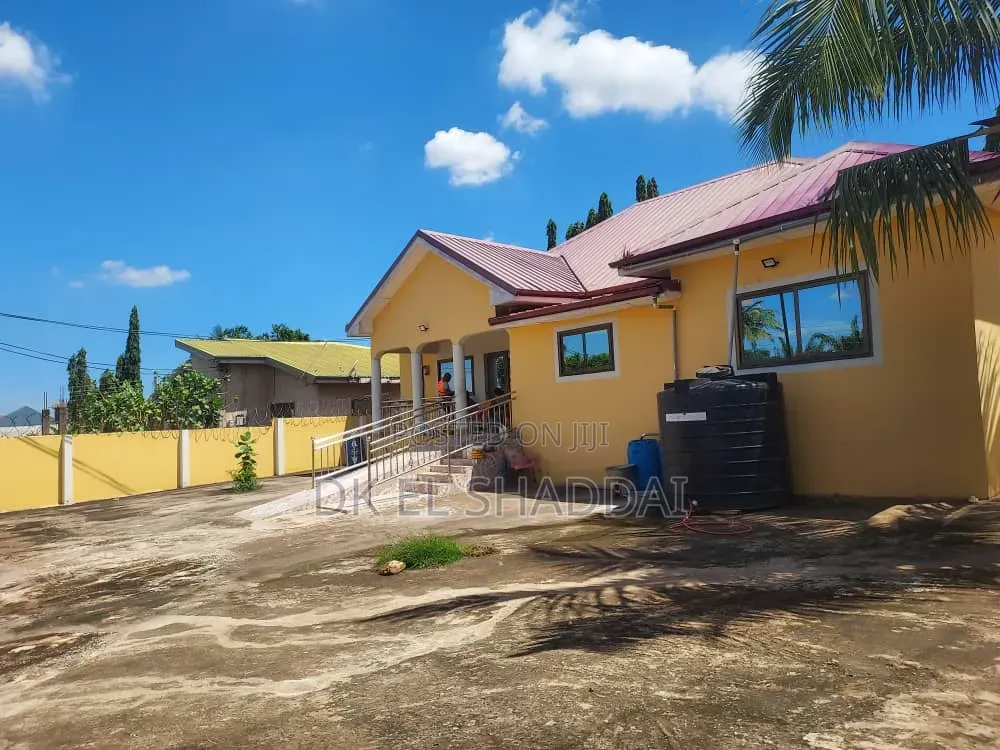 4bdrm House in Pokuase for sale