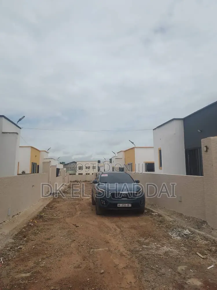 3bdrm Apartment in Amasaman for sale