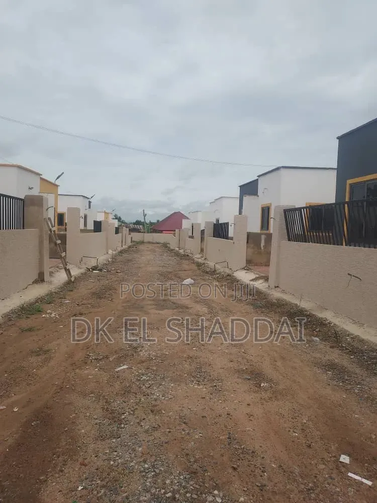 3bdrm Apartment in Amasaman for sale