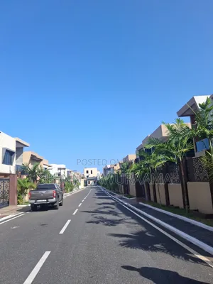4bdrm House in East Airport Spintex, Regimanuel Gray Estates for sale