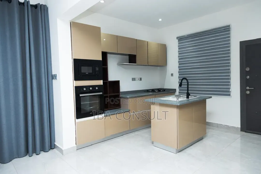 4bdrm House in Amrahia, Adenta for sale