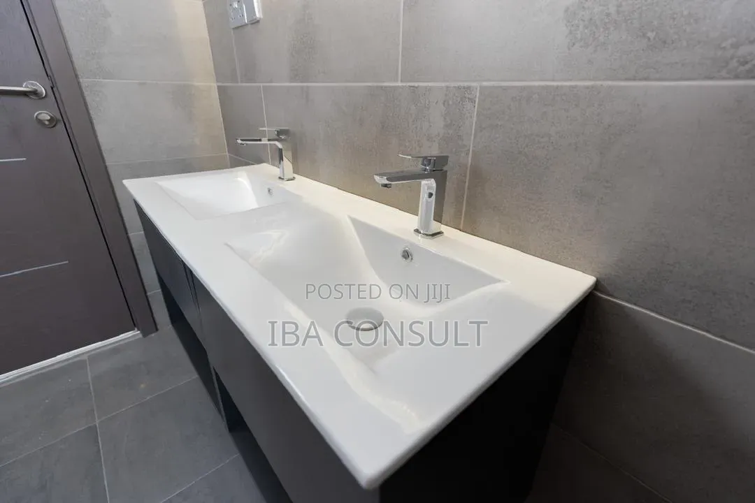 4bdrm House in Amrahia, Adenta for sale
