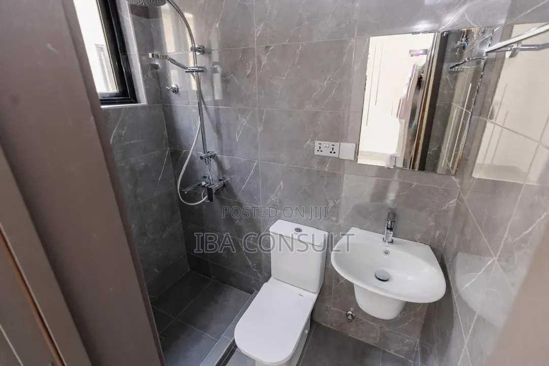 4bdrm House in Amrahia, Adenta for sale