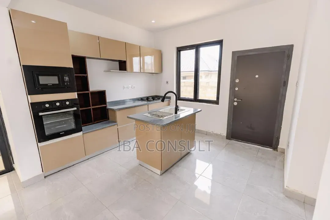 4bdrm House in Amrahia, Adenta for sale
