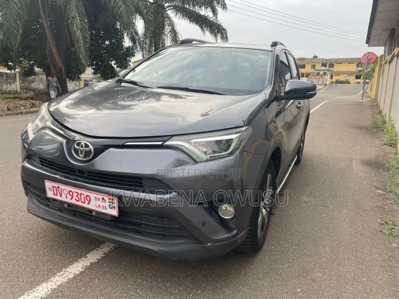 Toyota RAV4 XLE 4dr SUV (2.5L 4cyl 6A) 2018 Gray