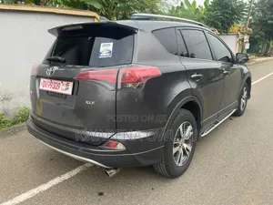 Toyota RAV4 XLE 4dr SUV (2.5L 4cyl 6A) 2018 Gray