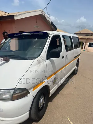 Toyota HiAce 2004 White