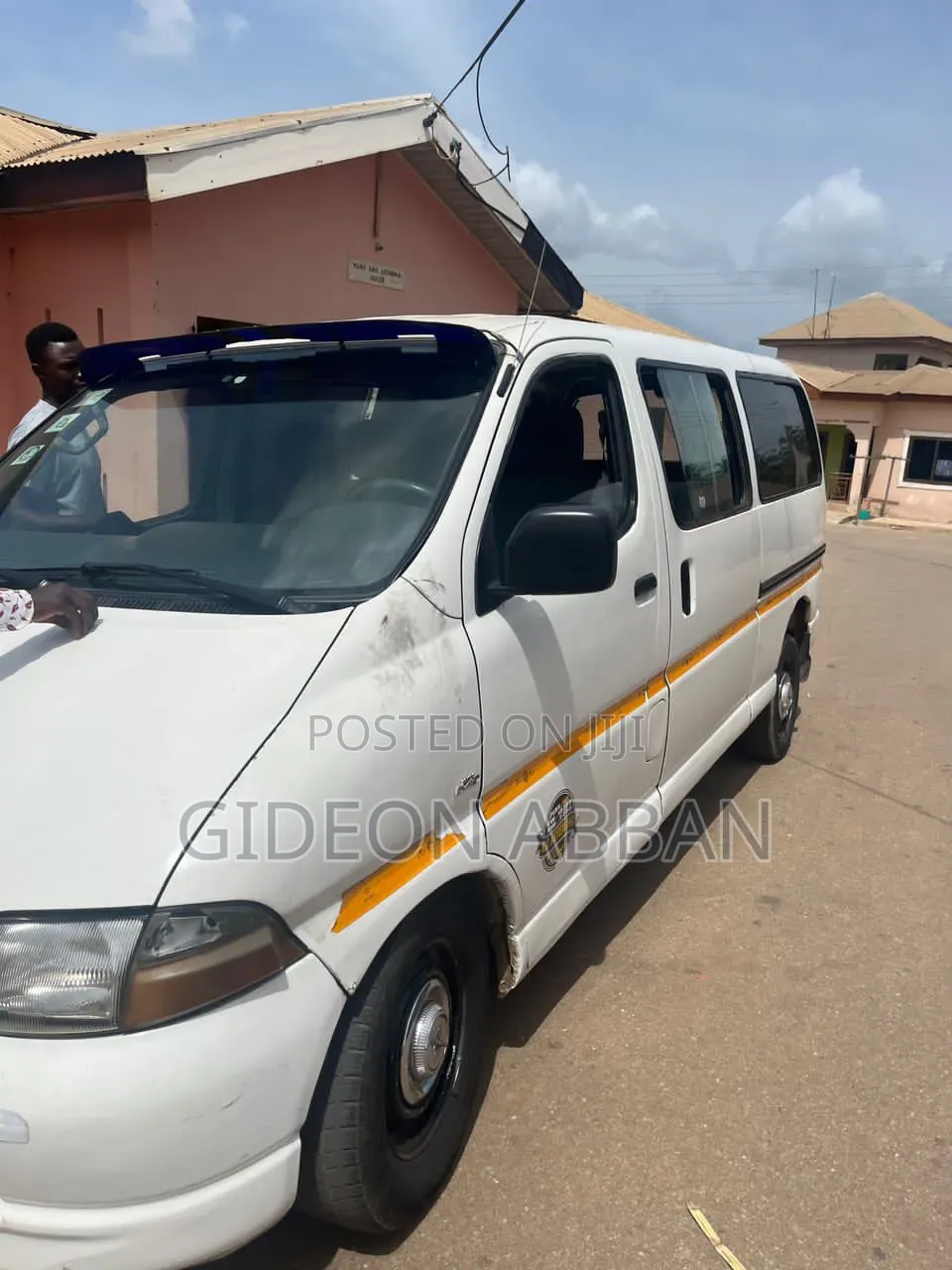 Toyota HiAce 2004 White