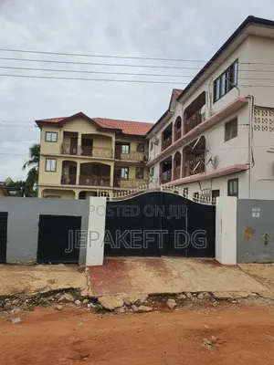 20bdrm House in Sowutwuom for sale