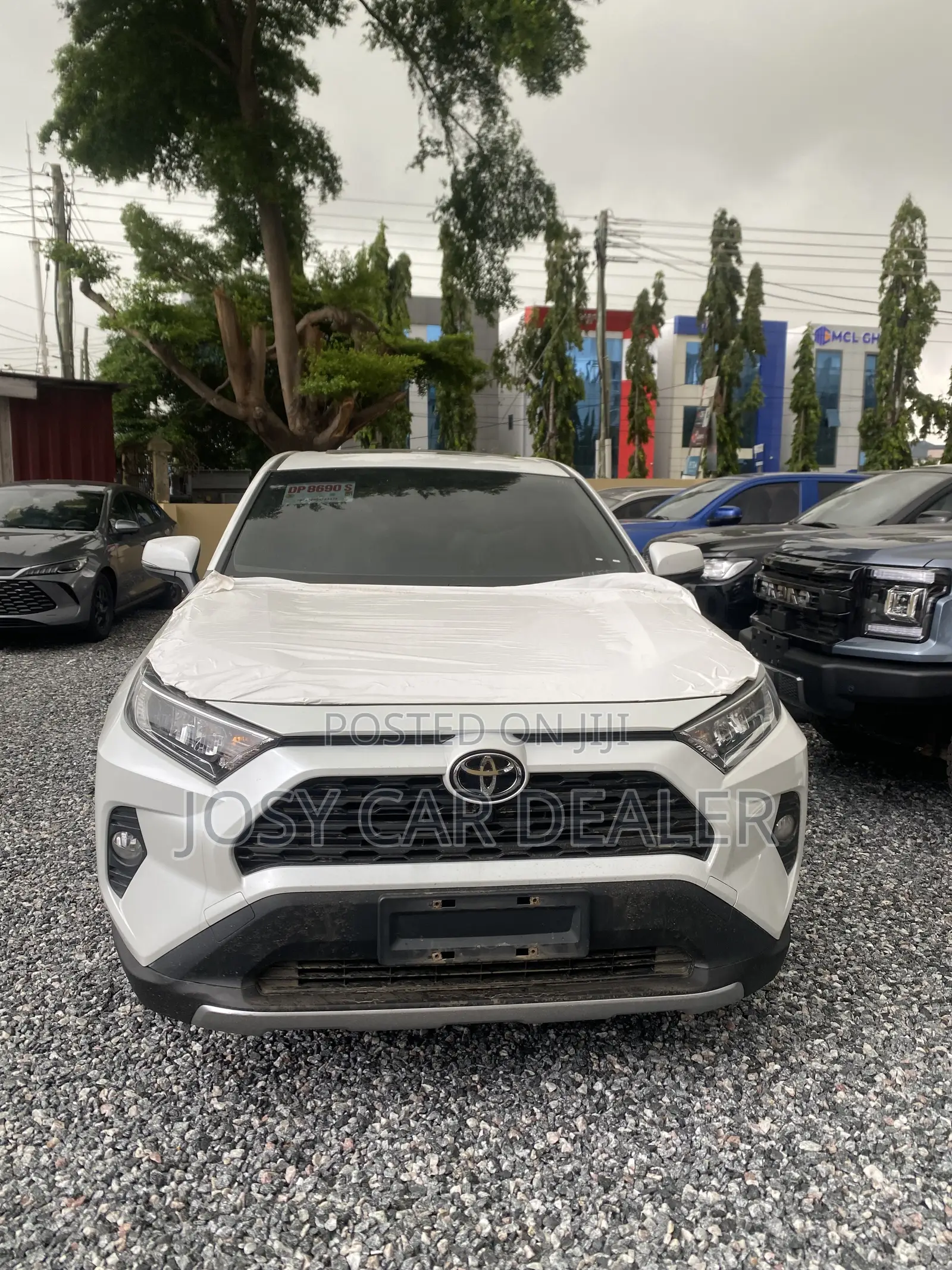 Toyota RAV4 XLE FWD 2023 White