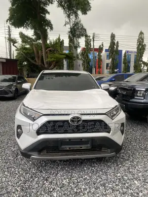 Toyota RAV4 XLE FWD 2023 White