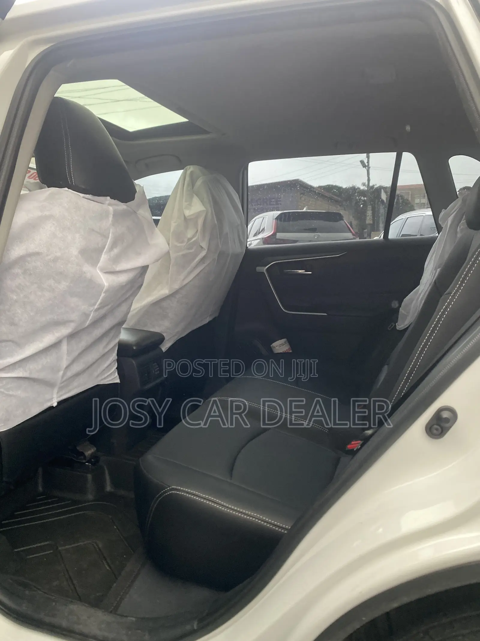 Toyota RAV4 XLE FWD 2023 White