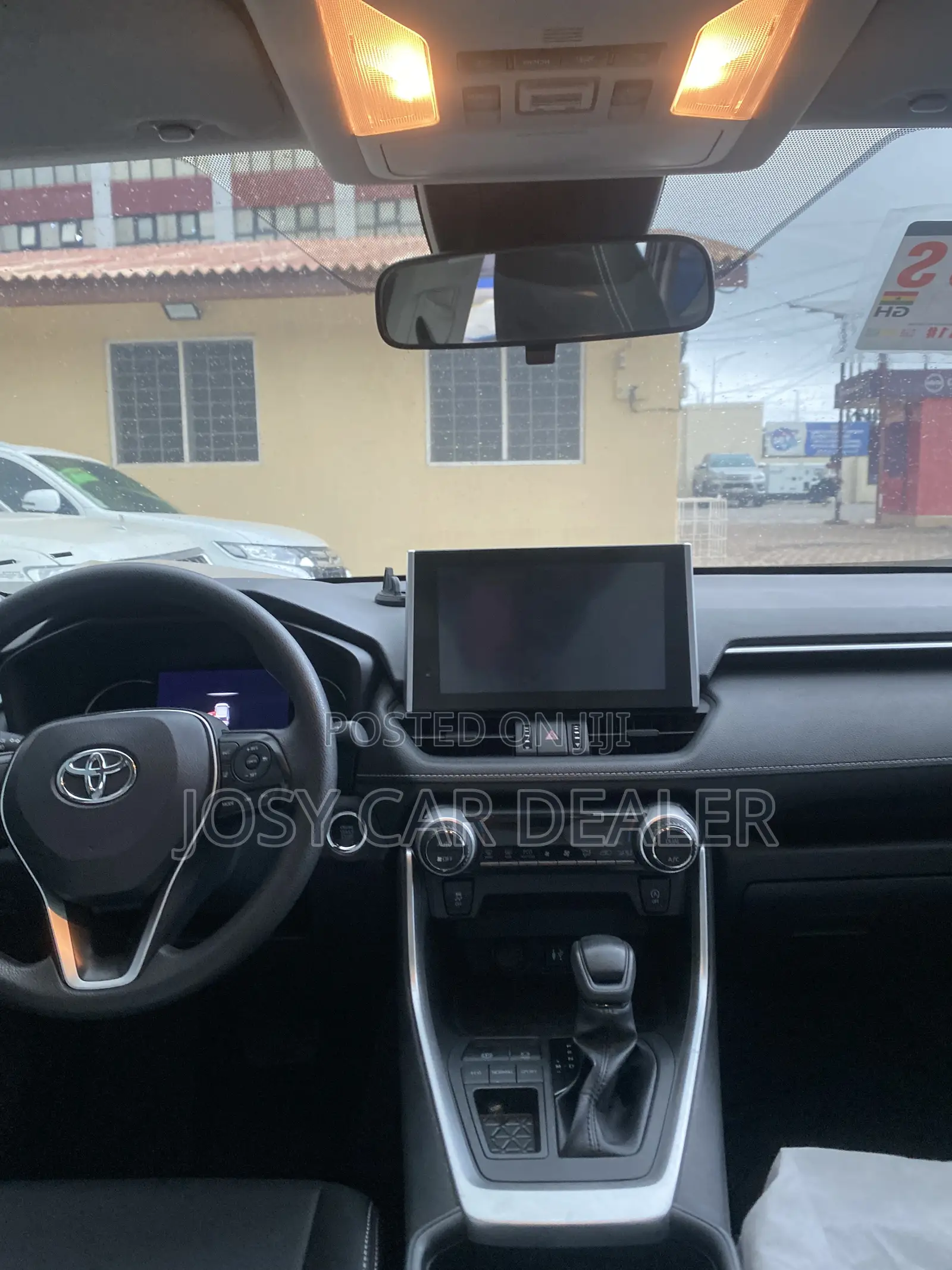 Toyota RAV4 XLE FWD 2023 White