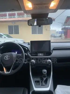 Toyota RAV4 XLE FWD 2023 White