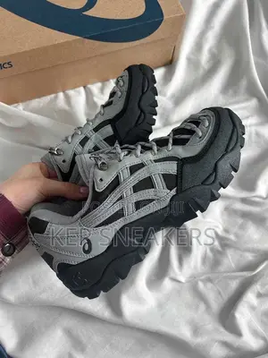 Asics Gel-Pickax Grey