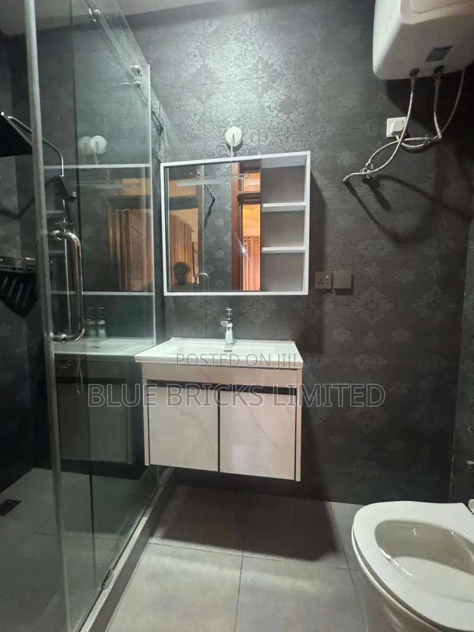 Furnished 3bdrm Apartment in Tseaddo, Trade Fair for rent