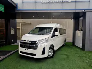 Toyota HiAce 2019 White