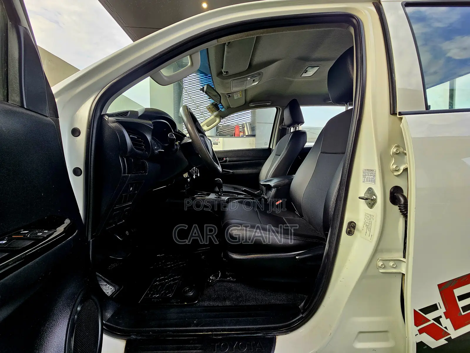Toyota Hilux SR5 4x4 2019 White