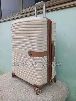 It Lunggage Bag/ Traveling Suitcase. 27" Beige Color.