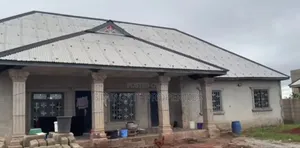 6bdrm House in Asante Mampong Daaho for sale