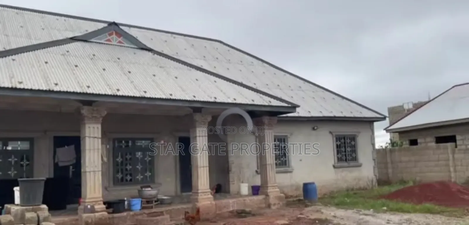 6bdrm House in Asante Mampong Daaho for sale