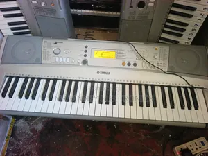 Yamaha PSR E313