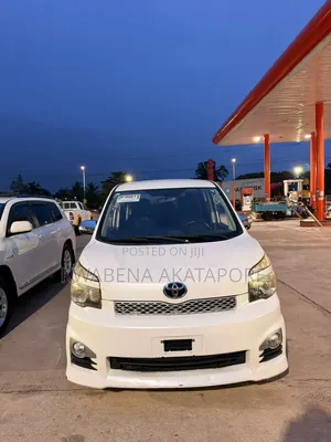 Toyota Voxy 2013 White