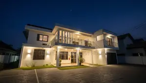 Beautiful Home With Spacious Rooms and Compound for Short Stay