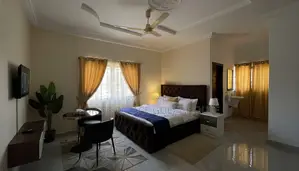 Beautiful Home With Spacious Rooms and Compound for Short Stay