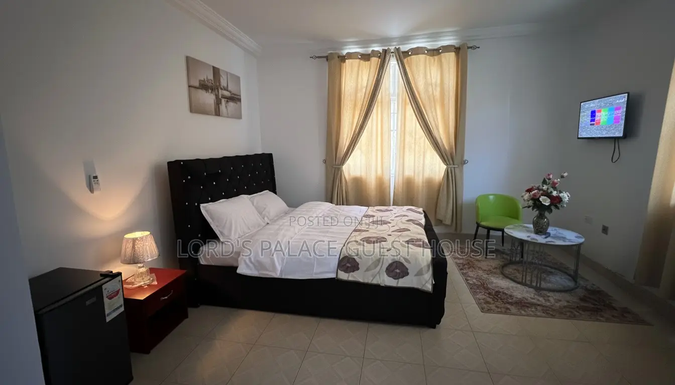 Beautiful Home With Spacious Rooms and Compound for Short Stay