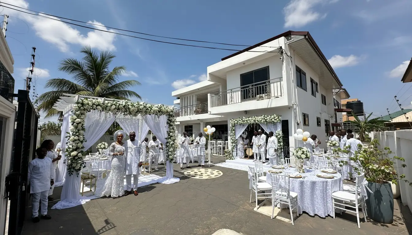 Beautiful Home With Spacious Rooms and Compound for Short Stay